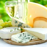 4 wine and cheese pairings for the patio