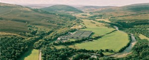 Located near to the village of Tomintoul, the highest village in the Highlands of Scotland in the prestigious Glenlivet Estate at the heart of the Speyside region, lies Tomintoul Distillery. 